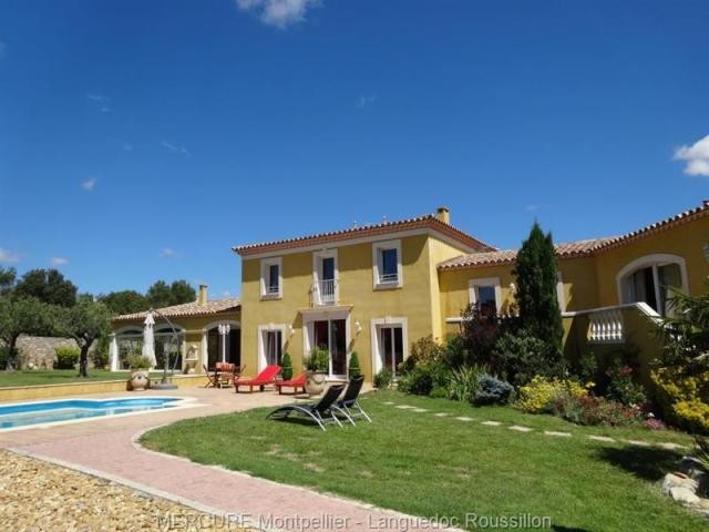 4 bedroom Villa For Sale: 30000 NIMES