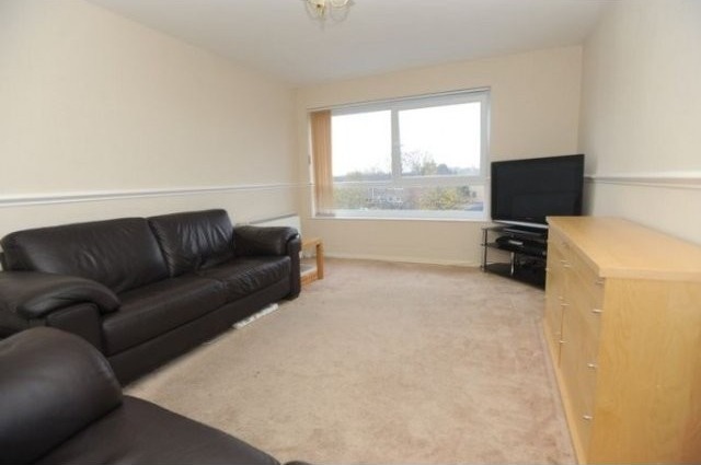 2 Bed Flat/Apartment To Let in..