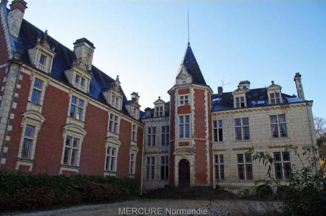 11 bedroom Castle For Sale: 61340.. - 2