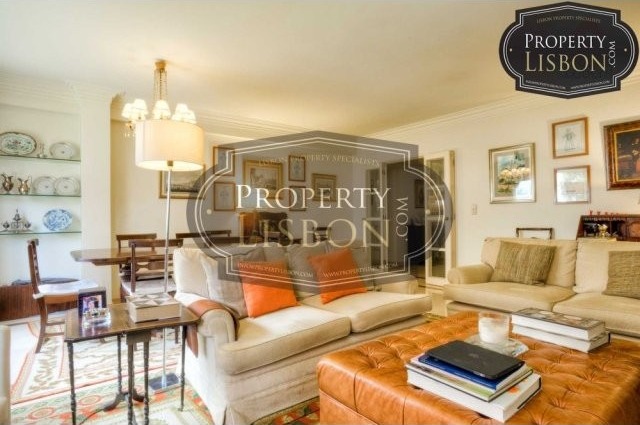 T3 Lisbon Apartment for Sale in Estrela - 2