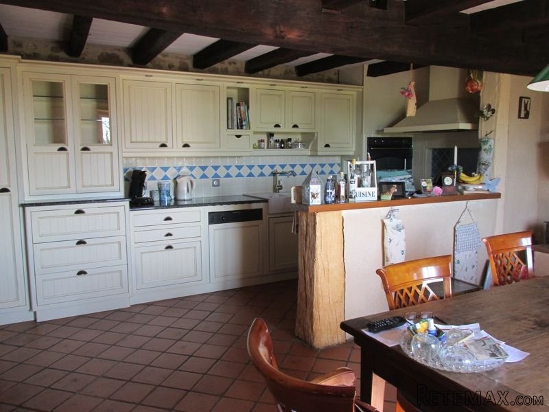 Detached Stone Property In 3.7ha - 2