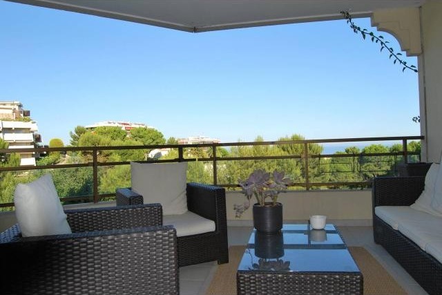 Stunning turn-key three bed - 2