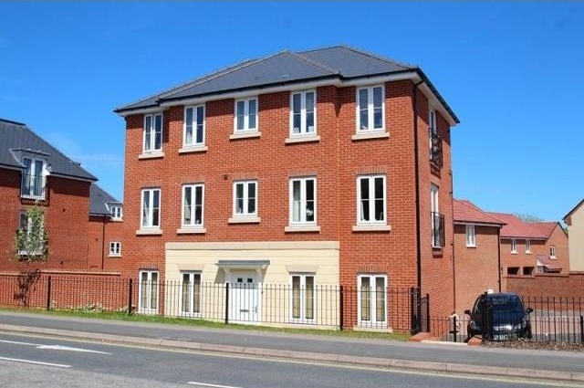 2 bedroom Flat For Sale: Owen Close..