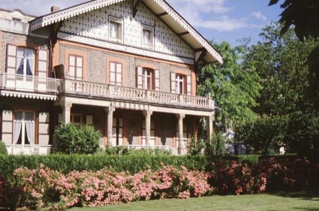 8 bedroom Character For Sale: 03200..