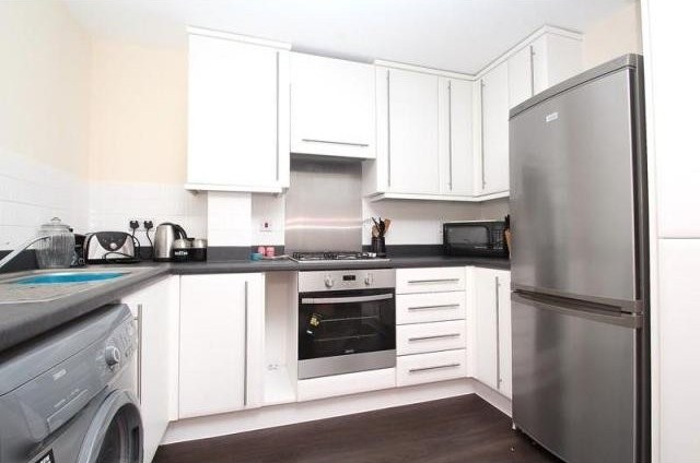 2 bedroom Flat For Sale: Owen Close.. - 2