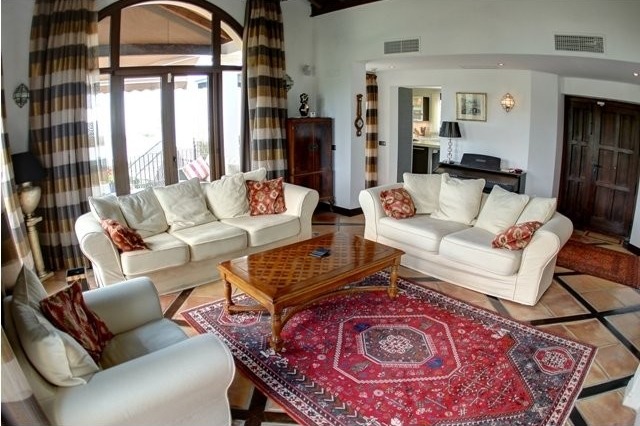 4 Bedrooms - Villa - Malaga - For Sale