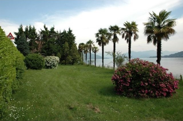 11 bedroom Villa For Sale: Arona, IT - 2