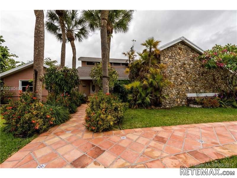 4 bedroom House For Sale: 16650 SW 87 Pl