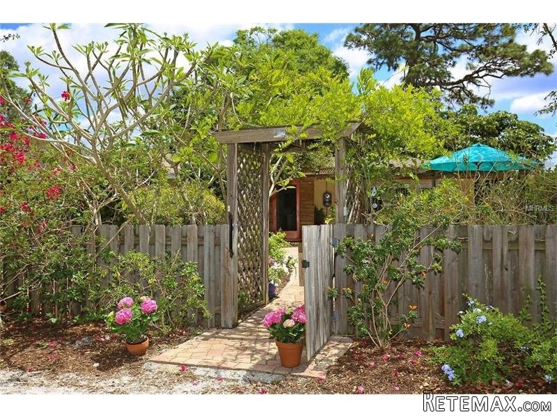 3 bedroom House For Sale: 425 Edwards..