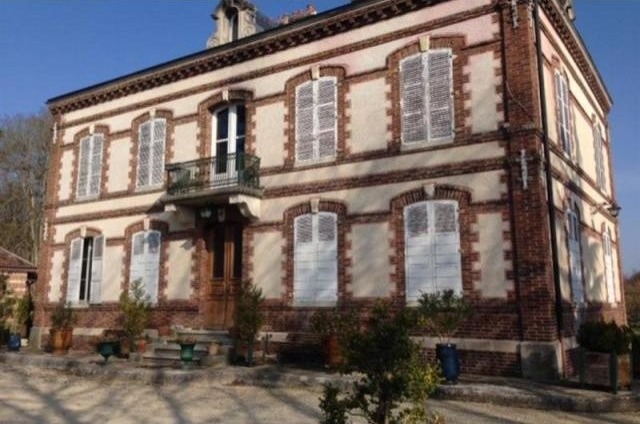 4 bedroom Character For Sale: 10000..
