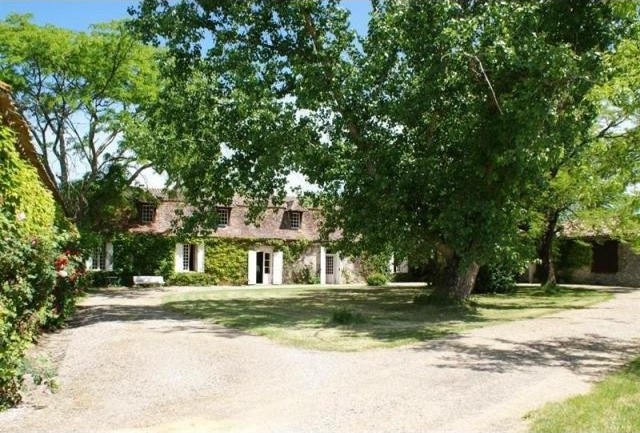 6 bedroom Character For Sale: 24100..