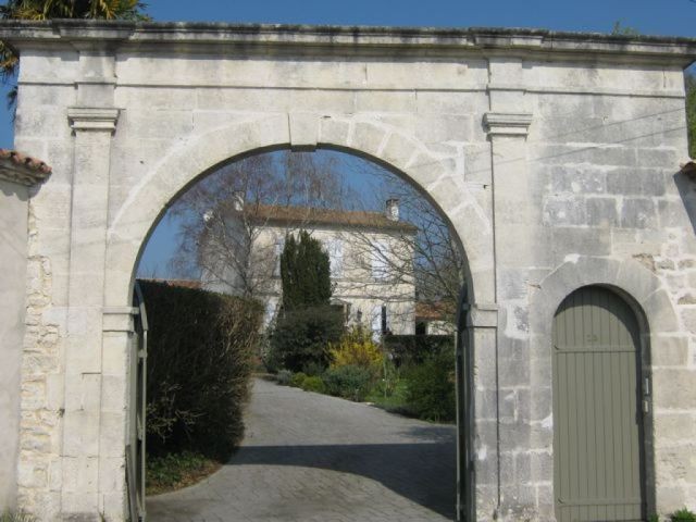 Property with gite in Chaillevette.. - 2