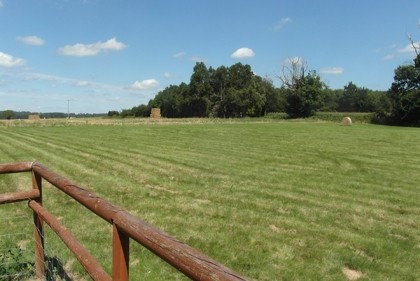 Beautiful country home with 1.2.. - 2