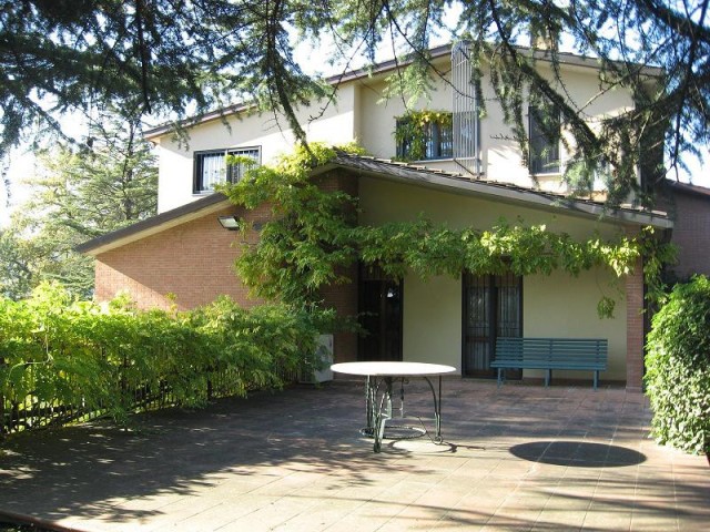 9 Bedrooms - Villa - For Sale - 2