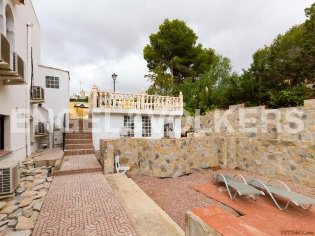 Renovated villa with large plot in Los.. - 2