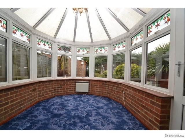 3 bedroom house in QUEENBOROUGH - 2