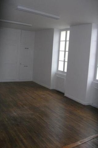 Character For Sale: 16000 CHARENTE - 2