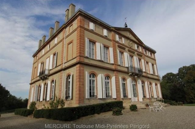 17 bedroom Castle For Sale: 82170..