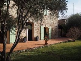 In The Town Centre : Renovated Barn..