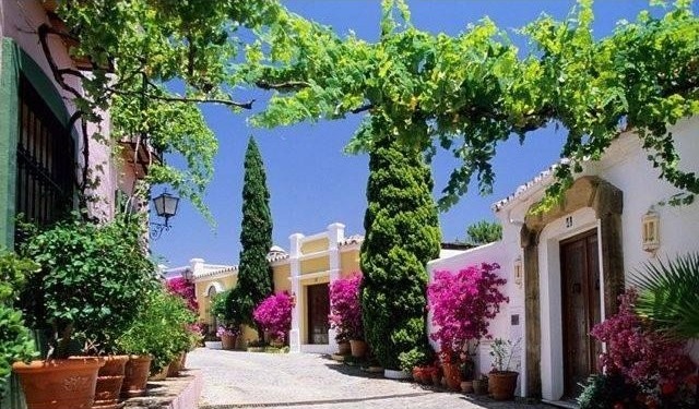 2 bedroom town house for sale