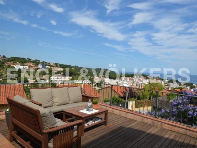 Terrace and views over the sea. Sant Pol