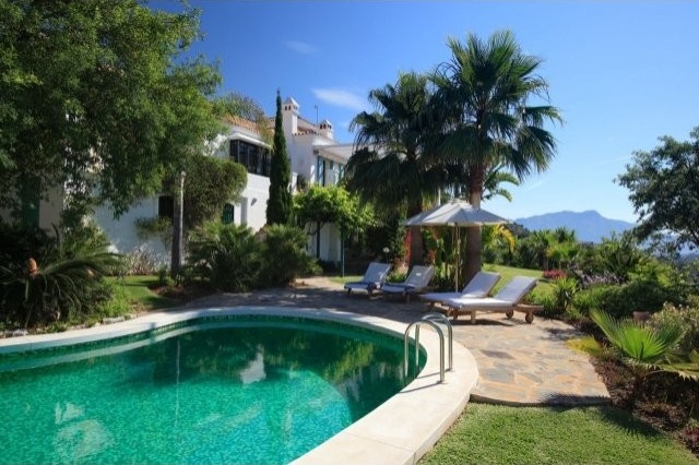VILLA FOR SALE IN BENAHAVIS - 2