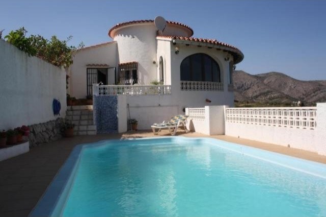4 Bedrooms - Villa - Alicante - For Sale