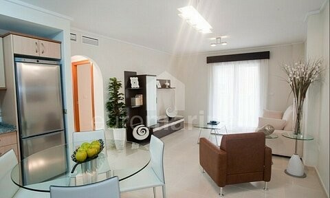 2 Bed Luxurious Garden Apartment.. - 2