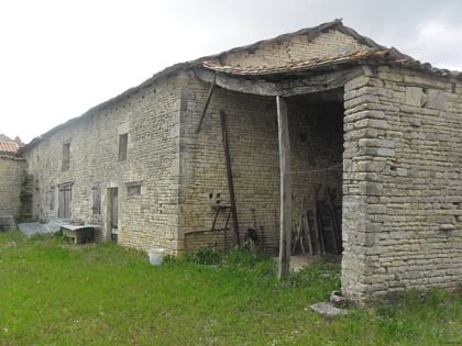 Beautiful farm complex to renovate - 2