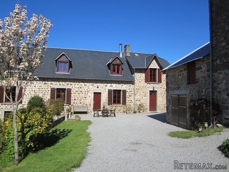 Country House with Two Guest Cottages