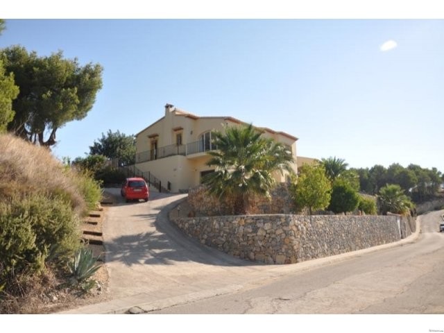 4 Bedrooms - Villa - Alicante - For Sale