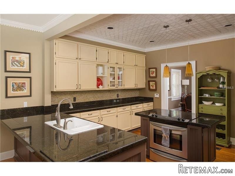4 bedroom Property For Sale: 208 SOUTH.. - 2