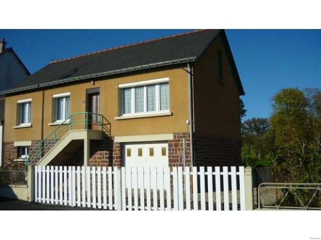 Traditional House with Garage & Garden - 2
