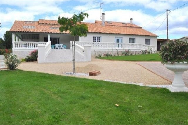 3 bedroom Villa For Sale: 86110 35 MIN...