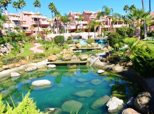 LUXURY BEACHSIDE APARTMENT!