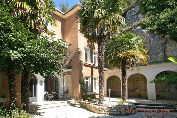 Poitiers (86) - For Sale: Stunning 8..
