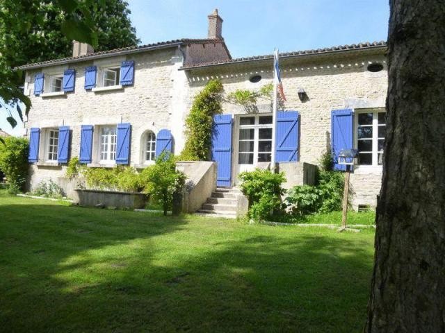 4 Bedroom Country House For Sale