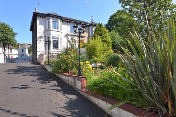 5 bedroom, Semi-detached House house..