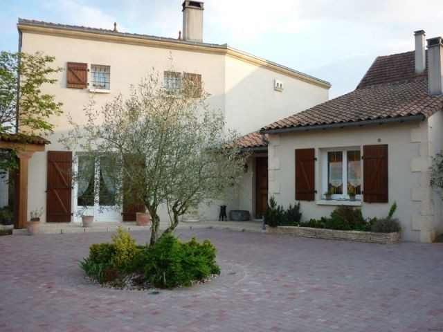 Stunning House With A Swimming Pool In..