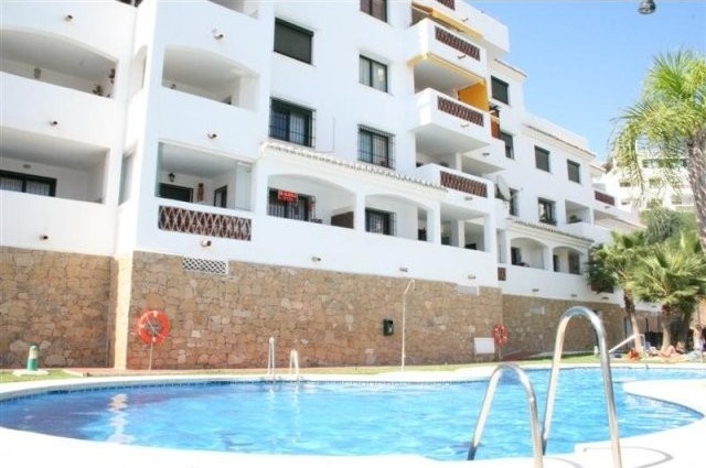 Apartment - This 2 bed apartment is..