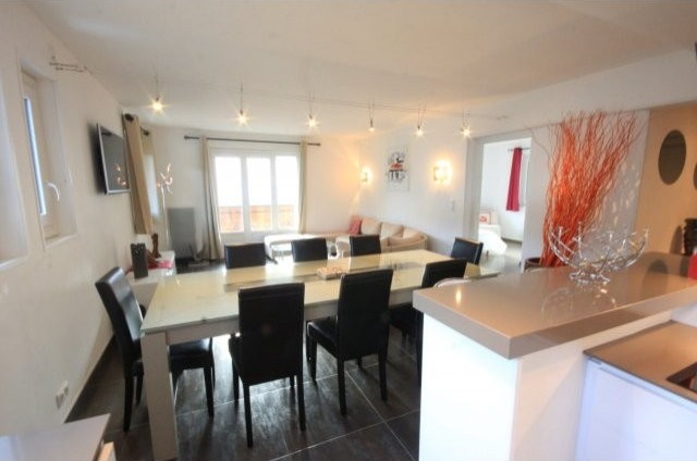 Fabulous renovated 3 bedroom apartment.. - 2