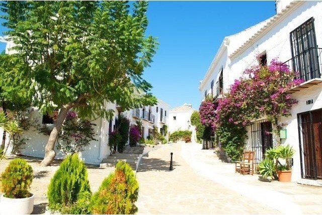 2 bedroom town house for sale
