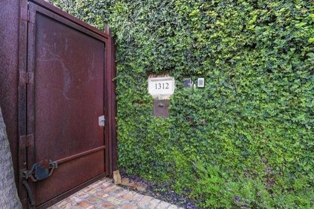 2 bedroom Apartment For Sale: 1312 Dart.. - 2