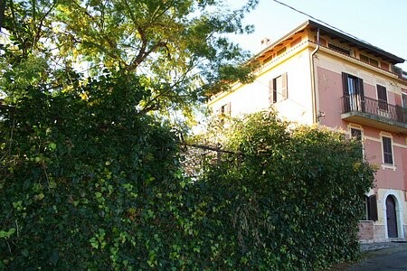 Stunning attached property completely..