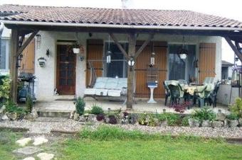 Lovely 2 Bedroomed House All On One..