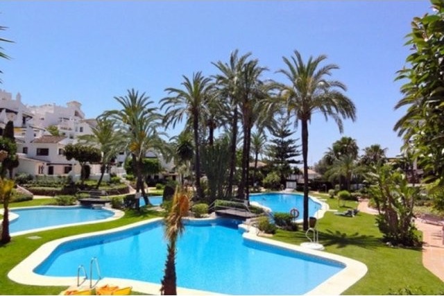 Fabulous Apartment Walking Distance to..