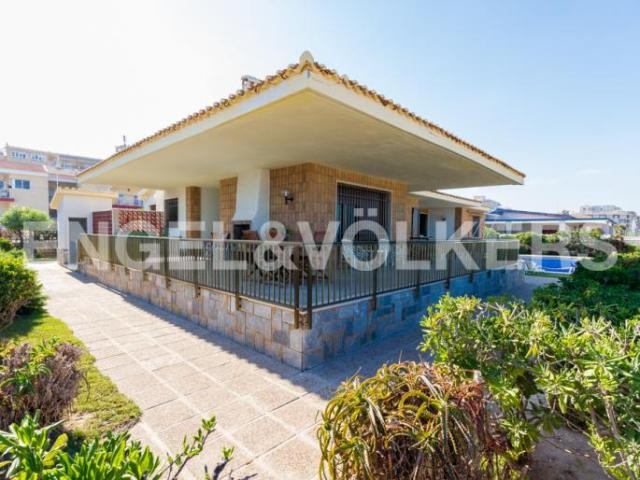 Magnificent beachfront property - 2