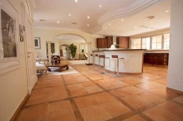 Spectacular Ground Floor Apartment In A..