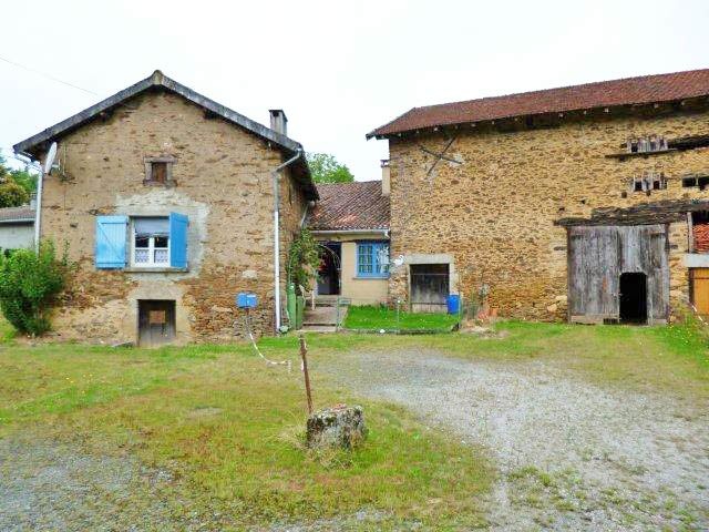 Stone Farmhouse To Renovate On 922 m2.. - 2