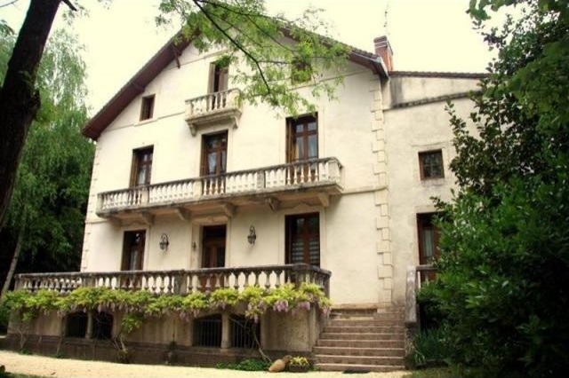 7 bedroom Character For Sale: 03200..
